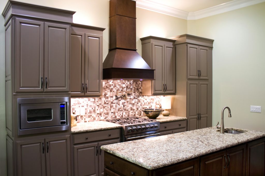 Painted vs. Stained Cabinets: Which Should You Choose?